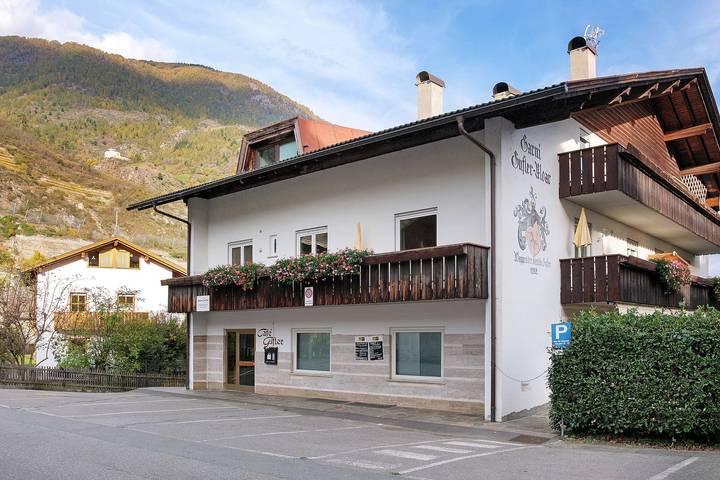 Hel lejlighed, Apartment 'Haus Gufler Orgelspitze' with Mountain View, Balcony and Wi-Fi in Silandro, Stilfser Joch National Park