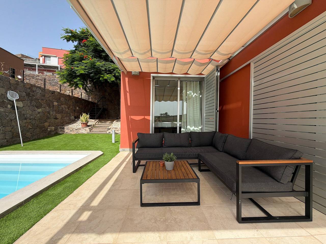 Sunset Oasis Villa with Private Pool, Wi-Fi, and Air Conditioning in Salobre, San Bartolomé de Tirajana