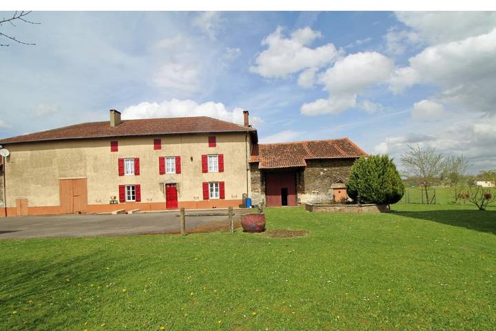Gîte pour 6 personnes, avec jardin à Champsac