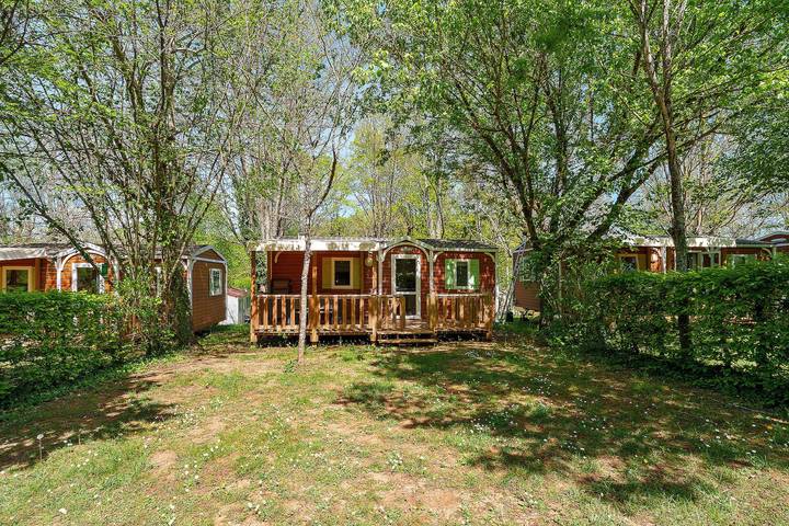 Mobil home pour 4 personnes, animaux acceptés à Saint-Martial-de-Nabirat