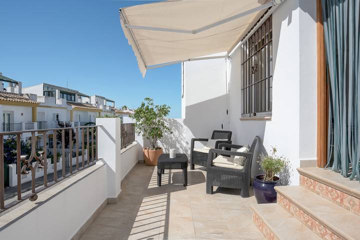 Entire apartment, Air-Conditioned Apartment "Juan 1" Close to the Beach, with Balcony & Wi-Fi in Playa de los Bateles (Conil de la Frontera), Conil de la Frontera