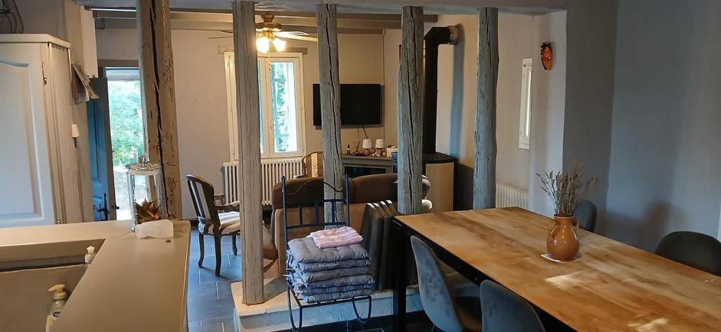 Location de vacances pour 4 personnes, avec vue ainsi que piscine et terrasse à Saint-Césaire-de-Gauzignan - 2