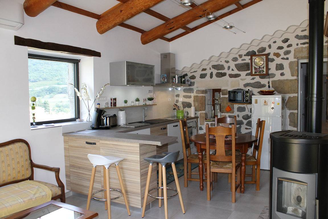 Gîte/piscine "L'Ardèchouette", 4 personnes, nuitées/semaine in Aubignas, Privas