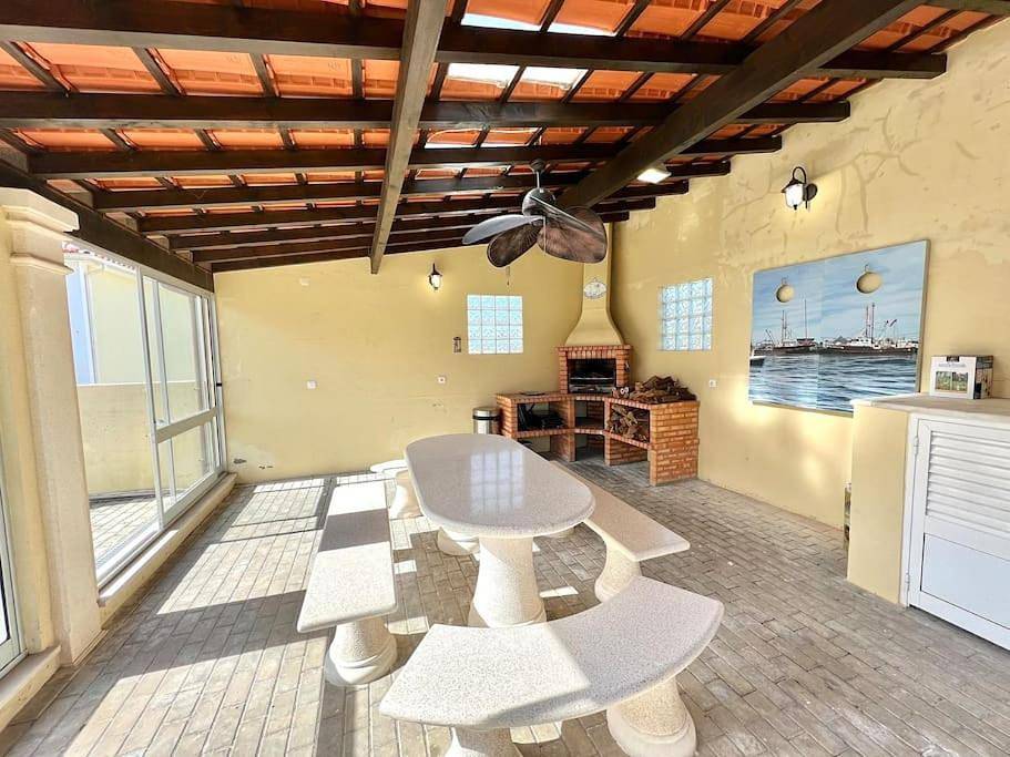 Four-Bedroom House in Atouguia da Baleia, Leiria distrito