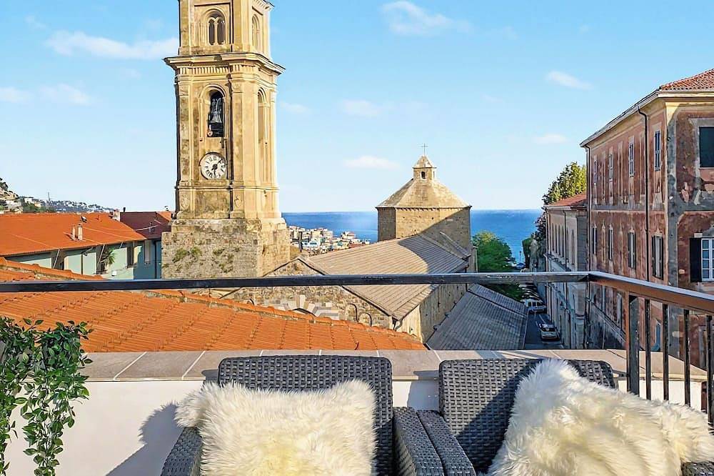 Appartamento intero, Nel cuore del centro storico, splendido appartamento con terrazza sul tetto, 3 Letto / 1 Bagno / Wifi / Ac in Ventimiglia (Città), Ventimiglia