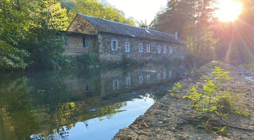 Location de vacances pour 2 personnes, avec vue et jardin à Aleu
