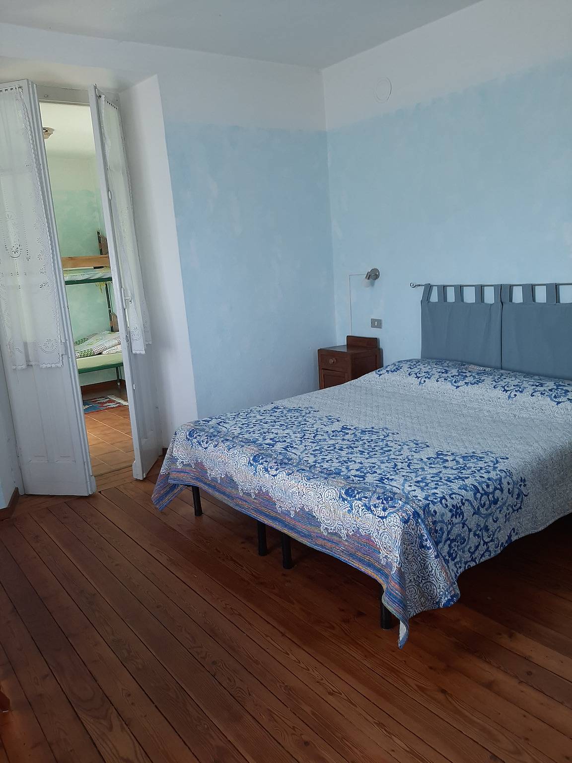 Bed and Breakfast 'Larice Rosso' with Lake View, Shared Garden and Wi-Fi in Casale Corte Cerro, Comune di Casale Corte Cerro