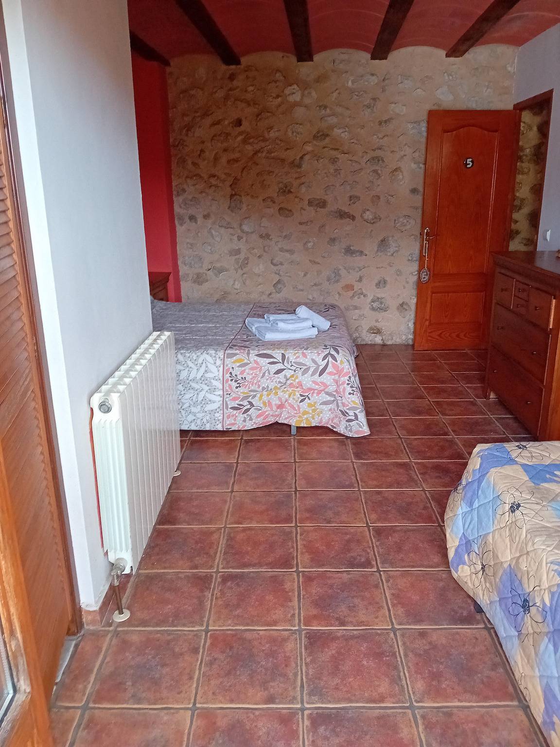 Habitación 'Triple 5' con terraza compartida, balcón y Wi-Fi in Vall de Ebo, Interior de Alicante