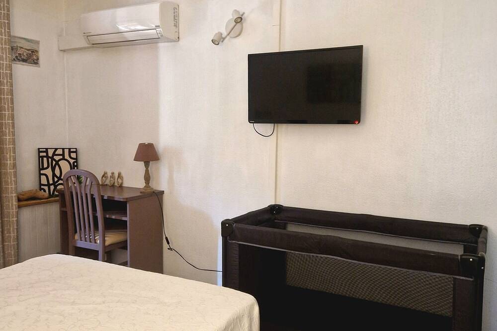 Entire apartment, T2 sea & mountain view in the heart of the Unesco-listed Gulf of Porto in Porto (Corsica), Ota