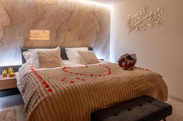 Zen energie romantic suite in Volx, Parque natural regional del Luberon