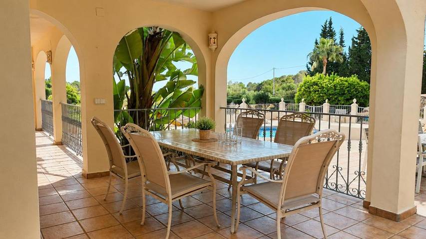 Chalet para 15 personas, con jardín además de piscina y jacuzzi en Marina Baja - 4