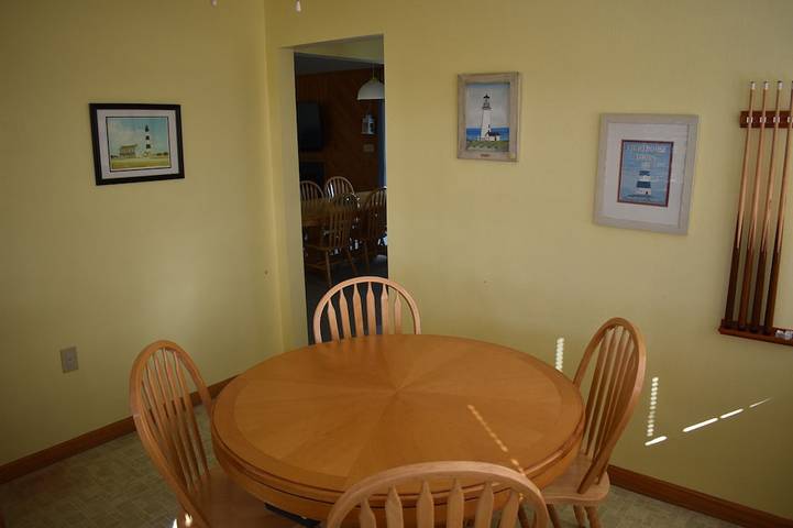 Vacation rental for 12 people, with terrace and yard as well as hot tub, with pets in Outer Banks