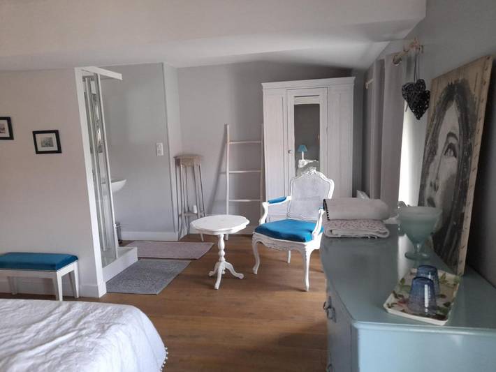 Location de vacances pour 2 personnes, avec Terrasse ainsi que Jardin et Vue à Saint-Jean-d'Angély - 2