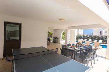 Vacation Rental for 10 Guests in Protaras, South Cyprus, Picture 4