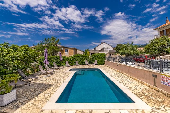 Ferienwohnung für 4 Personen, mit Meerblick und Terrasse sowie Pool in Novi Vinodolski