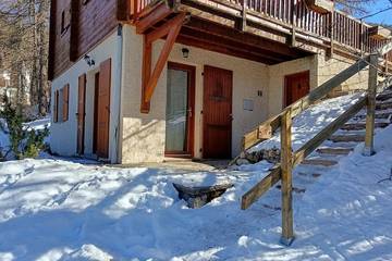 Chalet pour 3 personnes, avec terrasse, animaux acceptés à Les Orres