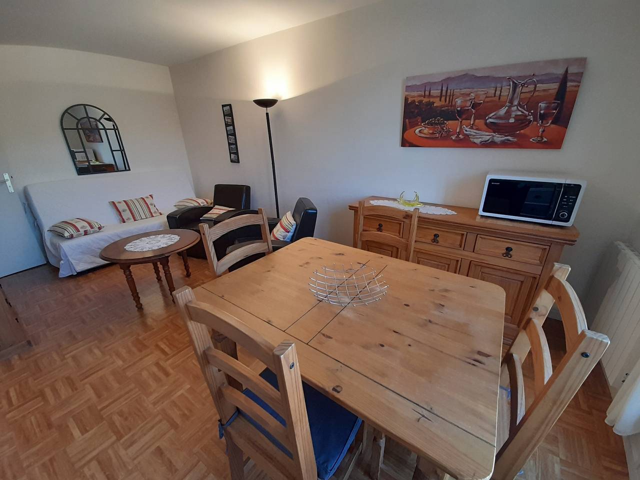 Apartamento entero, Luminoso T2 con Wi-Fi y lavadora, centro de La Roche-Posay in La Roche-Posay, Vienne
