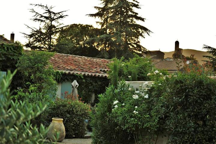 Chambre d’hôte pour 2 personnes, avec Terrasse ainsi que Jardin et Piscine