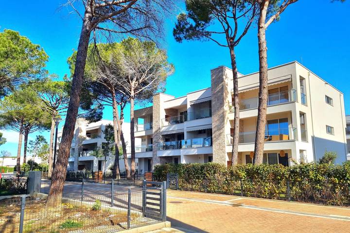 Bungalow per 5 persone, con balcone, adatto a famiglie con bambini in Albania