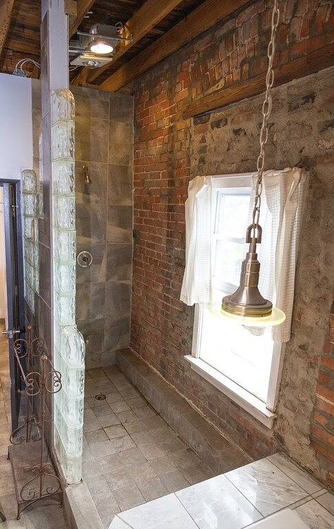 Ganze Wohnung, Art Alley Attic – Spacious Loft Near Breweries, Distilleries, Bars in Crossroads in Kansas City, Missouri