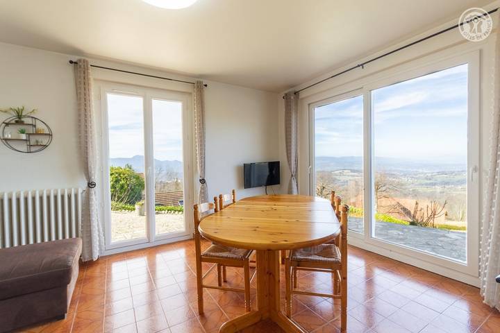 Gîte pour 5 personnes, avec terrasse ainsi que piscine et jardin à Trévignin - 4