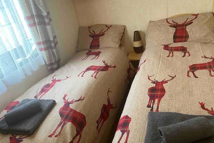 Spacious Holiday home on the stunning Scottish shores of Loch Ryan in Dumfries and Galloway