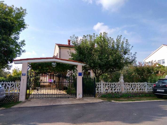 Ferienwohnung für 4 Personen, mit Balkon und Terrasse sowie Garten und Ausblick