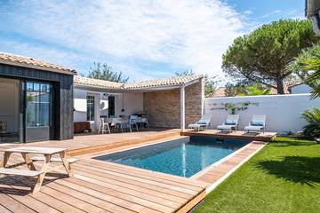 Cottage pour 10 personnes, avec piscine dans Plage de la Cible