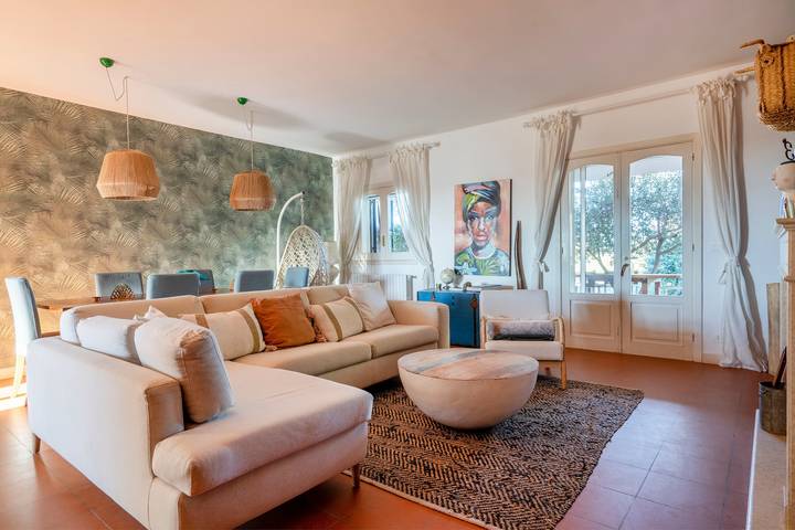 Villa 'House In Torto' con piscina condivisa, balcone, Wi-Fi e aria condizionata in Monopoli, Provincia di Bari