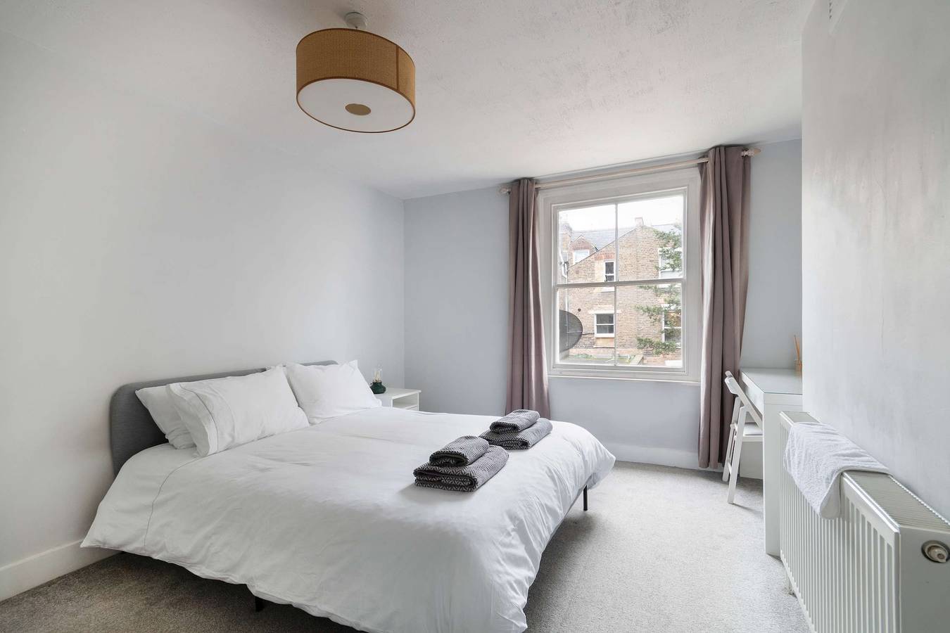 Entire apartment, Peaceful flat 1 minute from Clapham Junction in Wandsworth, London