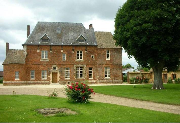 Gîte pour 12 personnes, avec jardin, animaux acceptés dans Heudicourt