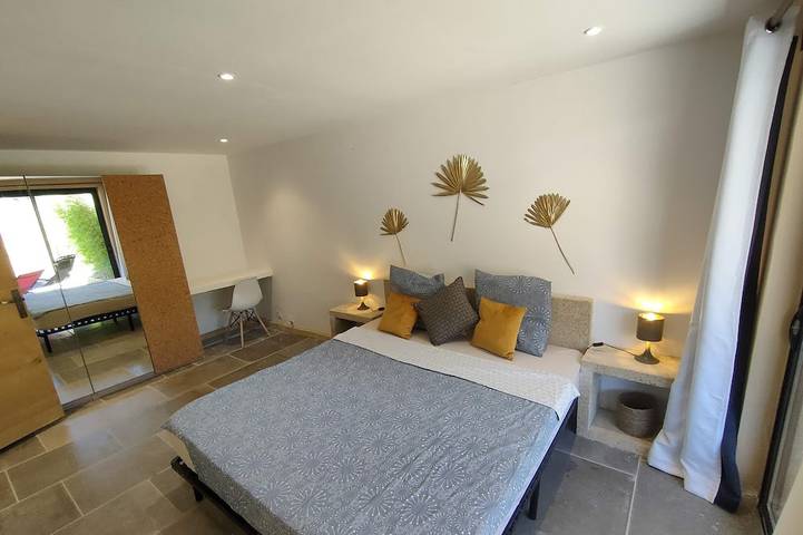 Location de vacances pour 4 personnes, avec Terrasse et Jardin à Vers-Pont-du-Gard - 2