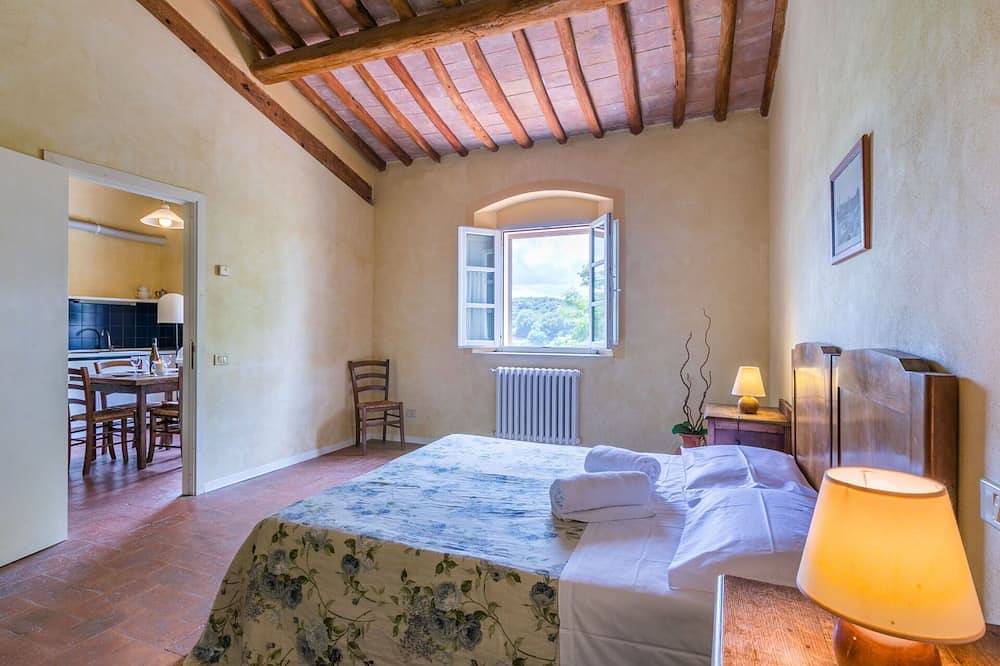 Mooi appartement in vakantiehuis voor 6 personen met zwembad, Tv en patio in Poggibonsi, Chianti
