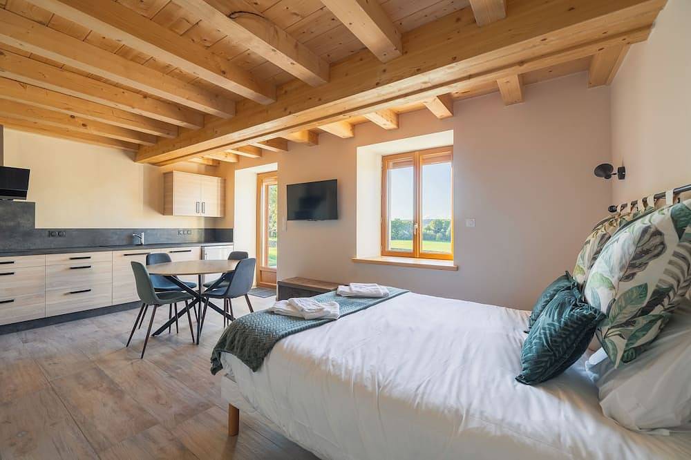 Ancienne Ferme Rénovée Avec Goût Dans un Hameau Reposant in Foncine-le-Haut, Parc naturel régional du Haut-Jura