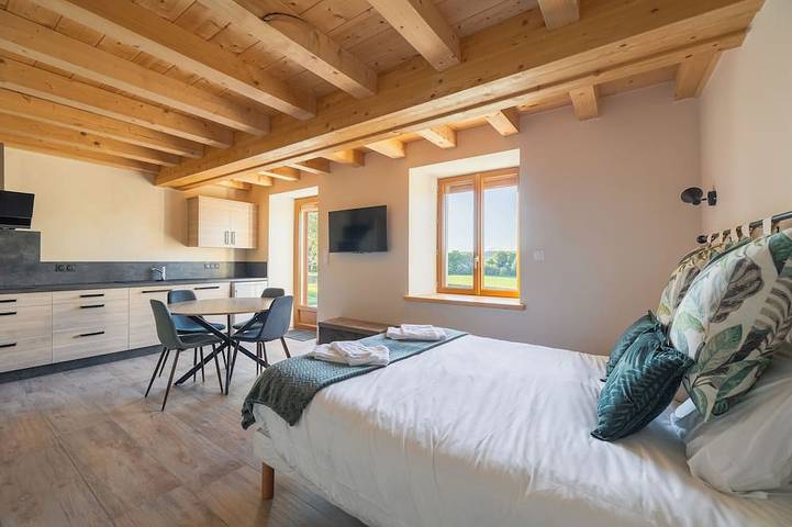 Ancienne Ferme Rénovée Avec Goût Dans un Hameau Reposant in Foncine-le-Haut, Parc naturel régional du Haut-Jura