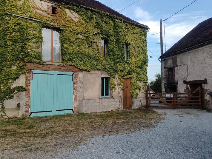 Gîte pour 4 personnes, avec terrasse ainsi que jardin et vue à Magnac-Laval - 4