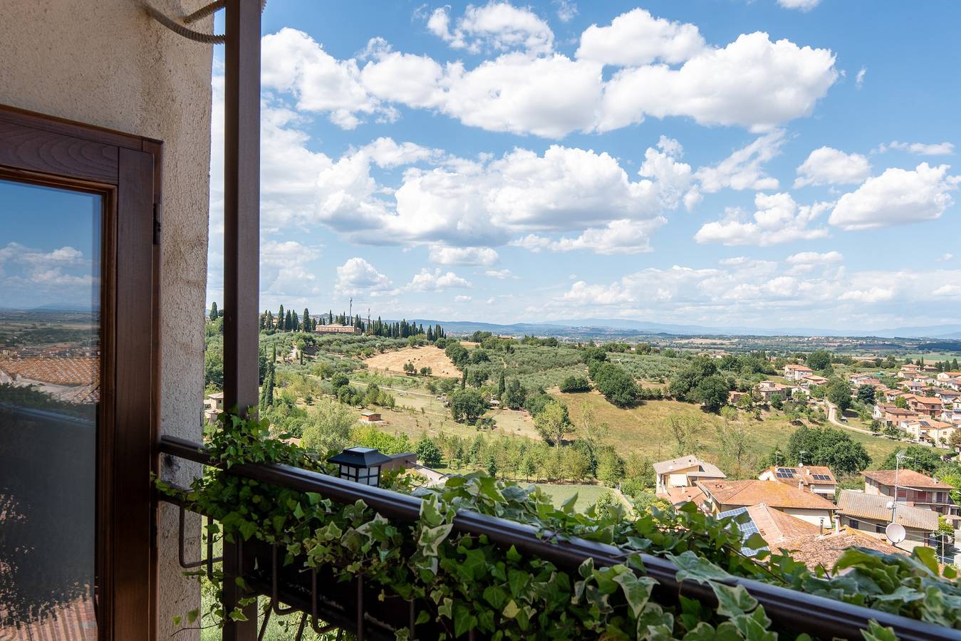 Ganze Wohnung, Apartment 'La Torre' mit Balkon, Wlan und Klimaanlage in Torrita di Siena, Chianti