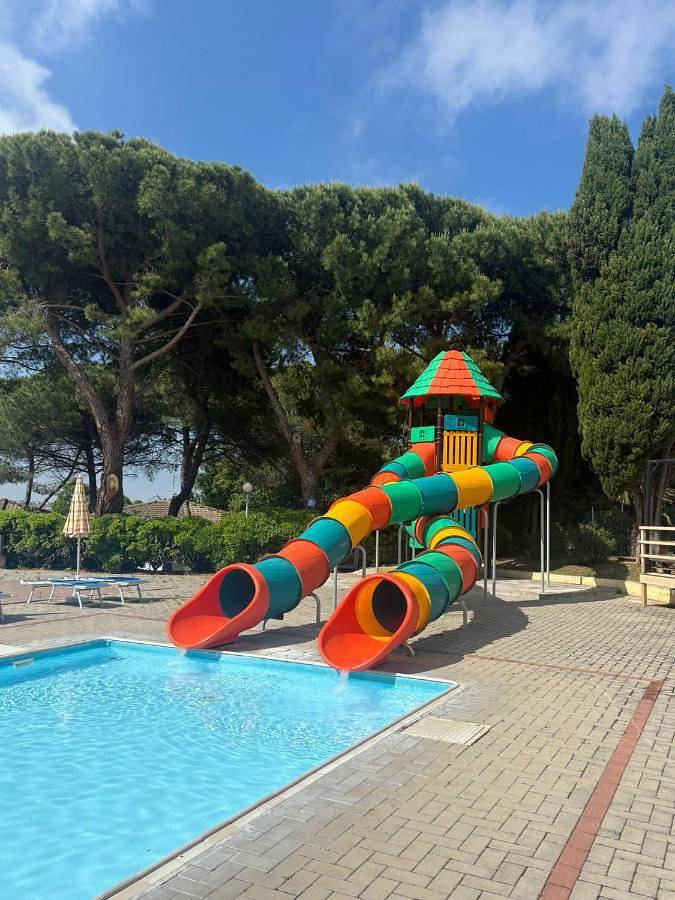 Casa vacanza per 3 persone, con Balcone e Terrazza nonché Giardino e Piscina a San Costanzo