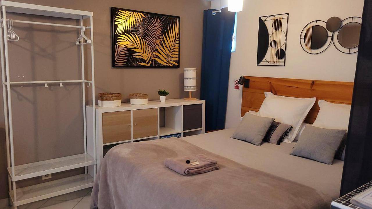Appartement entier, Ravissant studio privé 2 pièces "Le Cosy" tout équipé in Monchy-Saint-Éloi, Oise