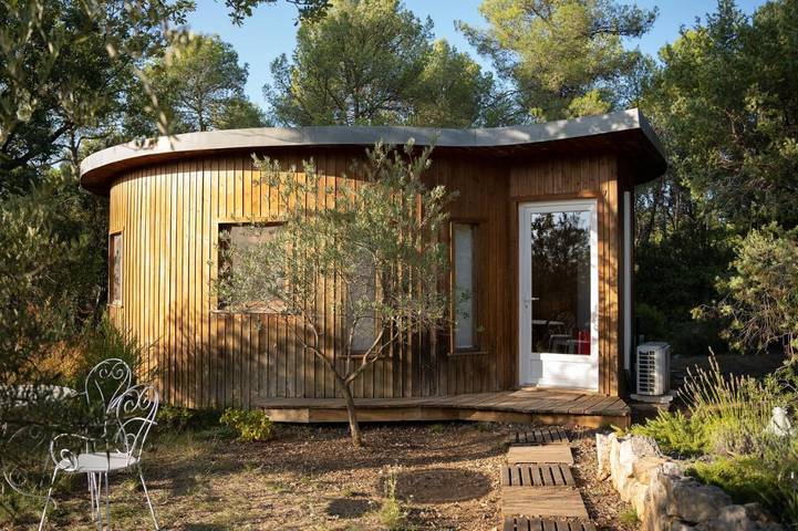 Gîte pour 4 personnes, avec Balcon et Terrasse ainsi que Jardin et Piscine à Barjols
