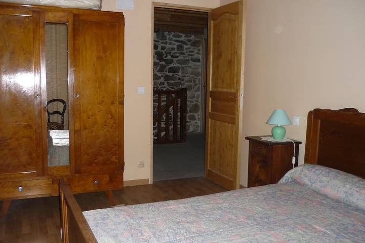 Location de vacances pour 5 personnes, avec terrasse, animaux acceptés à Saint-Merd-la-Breuille - 3