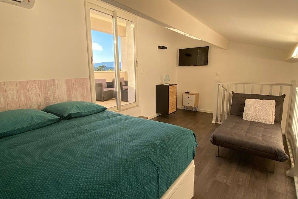 Appartement entier, Beau T3 Duplex climatisé avec vue panoramique sur le Luberon in Pertuis, Parc naturel régional du Luberon
