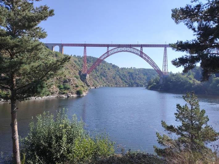 Gîte pour 2 personnes, avec jardin ainsi que terrasse et vue à Massiac - 4