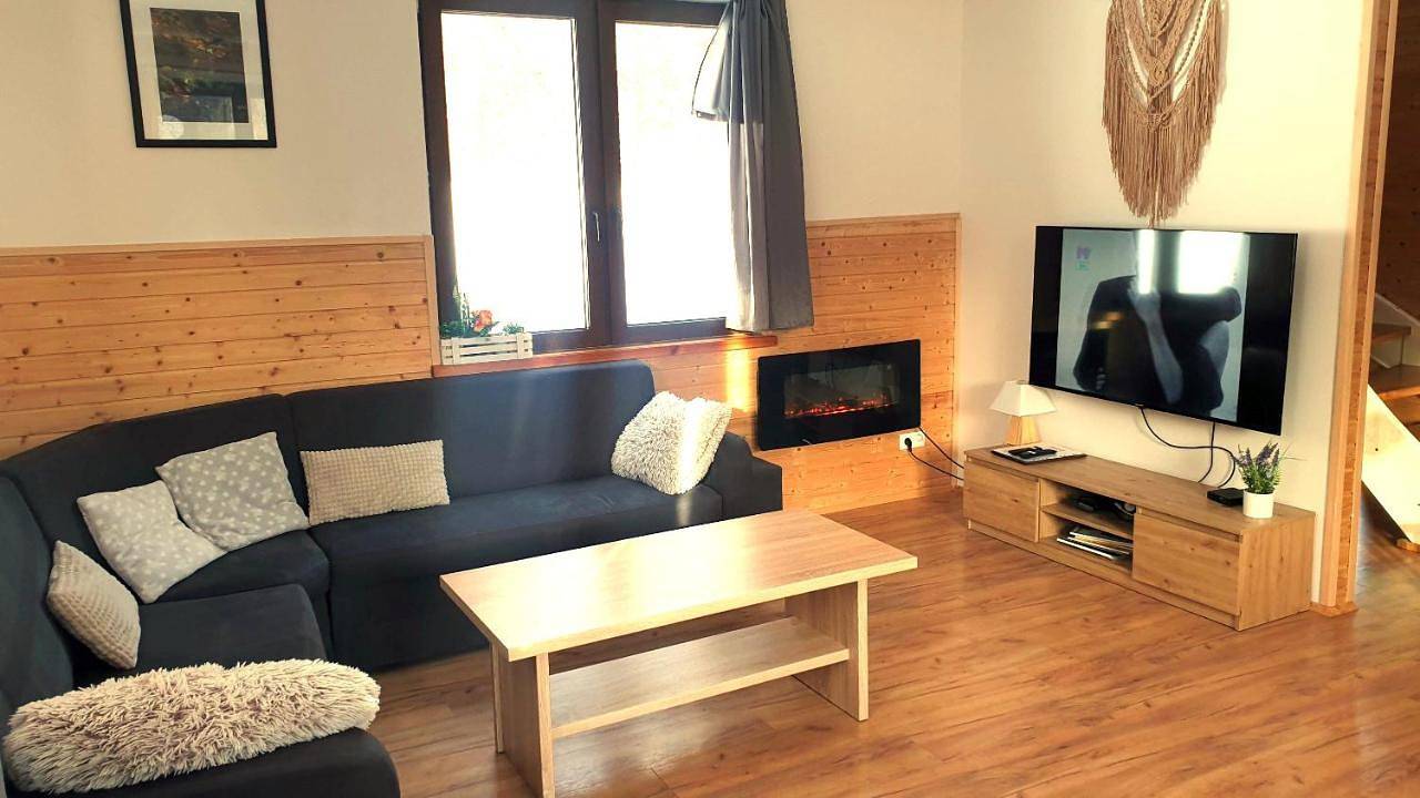 Omszałe Głazy Dom i Domek na wyłączność przy szlakach Karkonoszy in Zachełmie, Sudety (Polska)