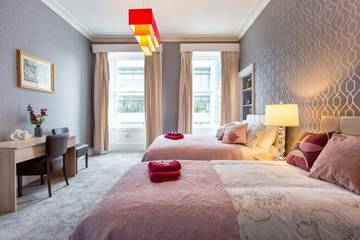 Vacation Rental for 8 Guests in Edinburgh, Edinburgh and Lothian, Picture 2