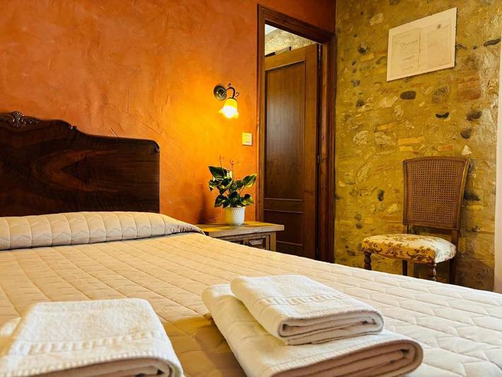 Casa rural para 2 personas, con vistas además de piscina y jardín, Familias con niños en Cataluña - 2