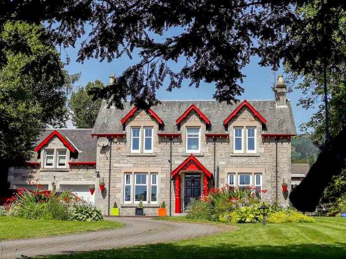 Log cabin for 14 people, with View in Pitlochry