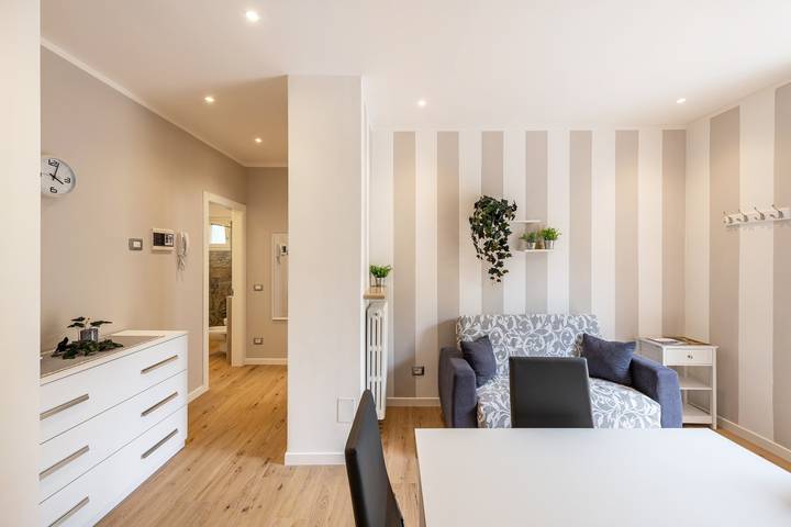 Entire apartment, Holiday Apartment 'New Casa Ilaria' near Center with Garden & Wi-Fi in Torri del Benaco, Garda Mountains