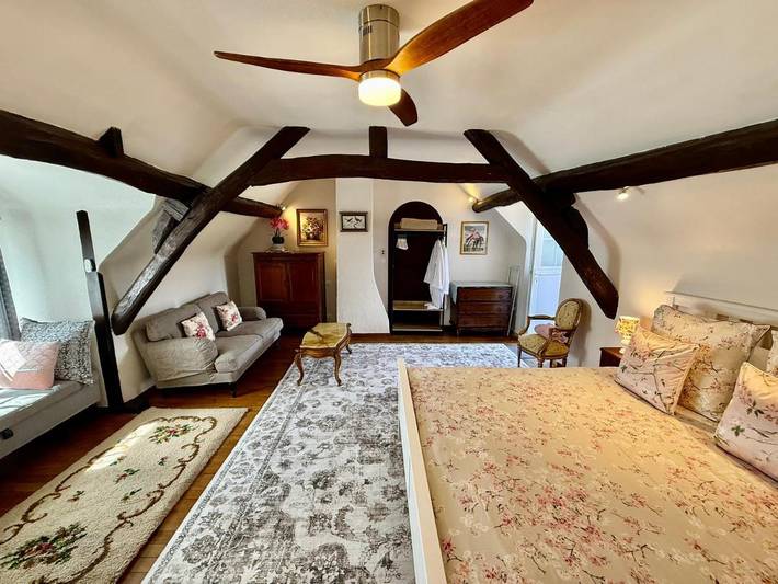 Location de vacances pour 2 personnes, avec jardin ainsi que vue et piscine à Luzillé - 4