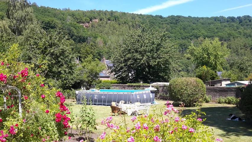 Location de vacances pour 10 personnes, avec piscine ainsi que vue et jardin, animaux acceptés à Fumay - 4